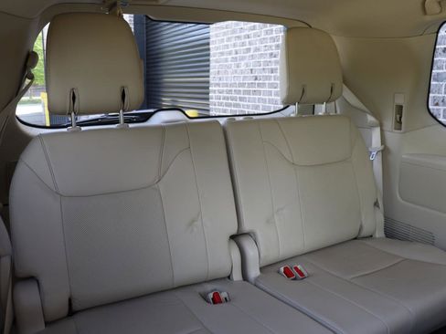 Used 2014 Lexus LX 570 4WD image 39