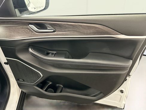 Used 2022 Jeep Grand Cherokee Limited 4xe image 33