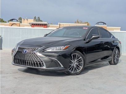 Used 2022 Lexus ES 300h w/ Premium Package