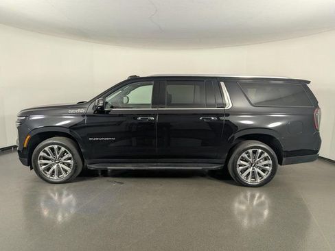 Used 2025 Chevrolet Suburban High Country w/ Sun And Tow Package AWD/4WD image 5