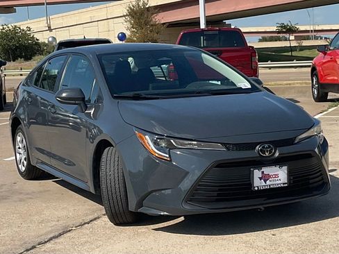 Used 2025 Toyota Corolla LE FWD image 3