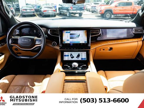 Used 2022 Jeep Grand Wagoneer Series III w/ Rear Seat Video Group 1 AWD/4WD image 8