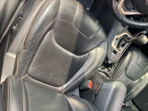 Used 2017 Jeep Cherokee Limited image 11