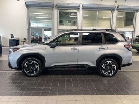 Used 2025 Subaru Forester Limited image 4