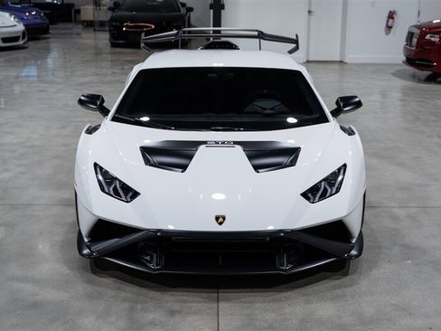 Used 2022 Lamborghini Huracan STO RWD image 9