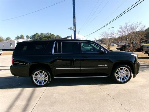 Used 2019 GMC Yukon XL SLT w/ Premium Edition image 7