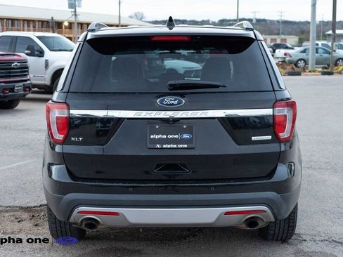 Used 2017 Ford Explorer XLT w/ Equipment Group 202A image 7