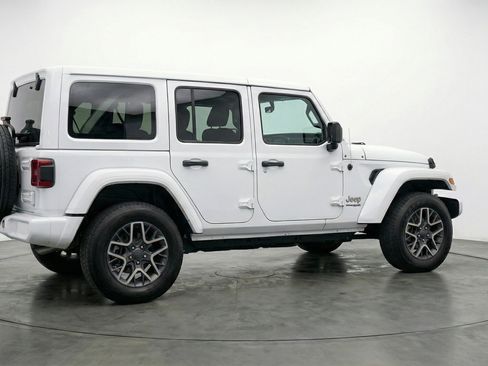 Used 2025 Jeep Wrangler Sahara image 9