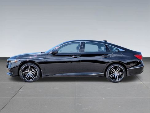Used 2021 Honda Accord Touring image 2