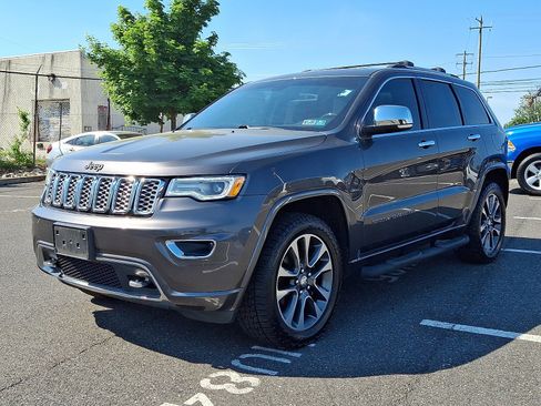 Used 2017 Jeep Grand Cherokee Overland AWD/4WD image 3