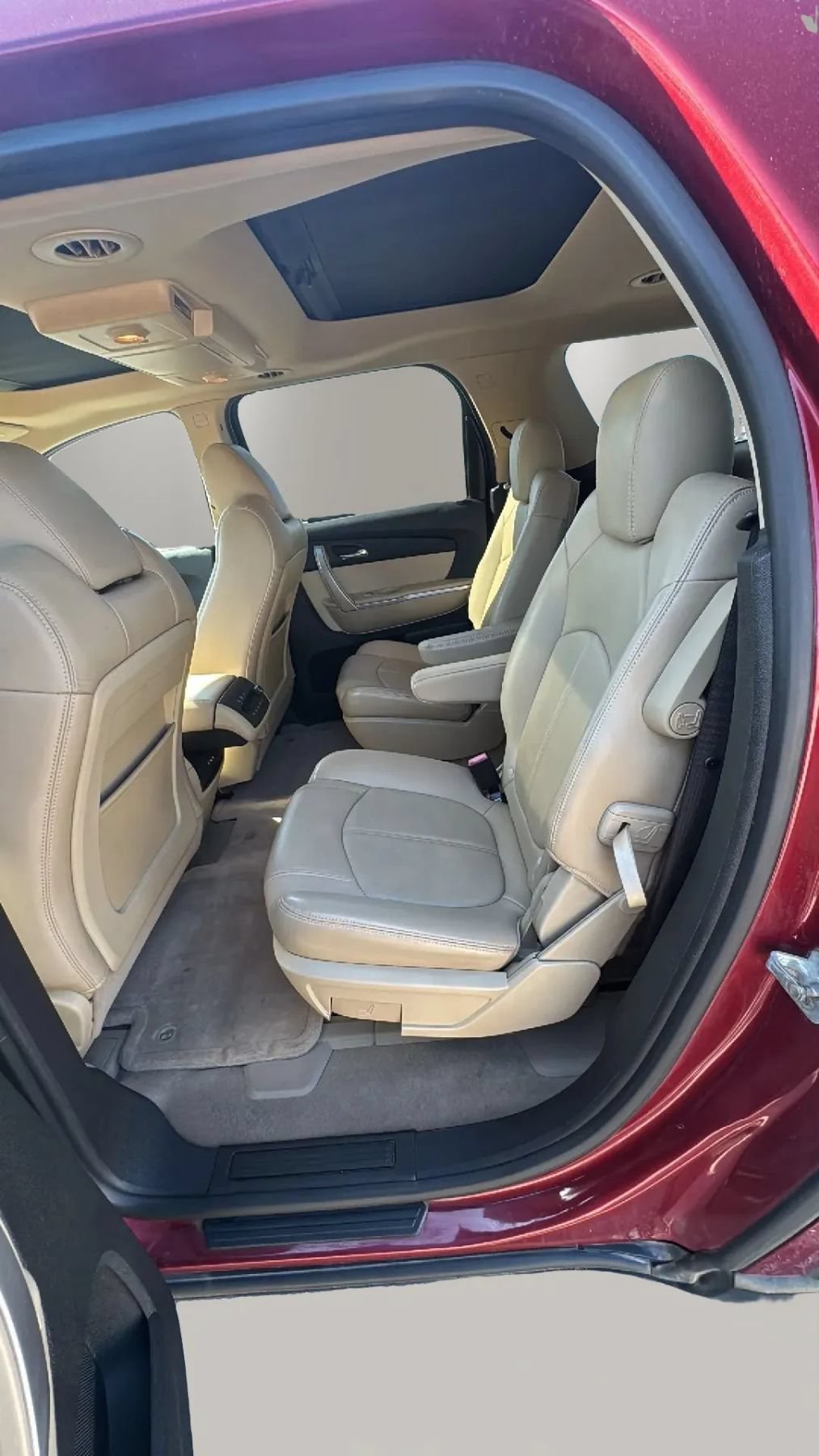 Used 2010 GMC Acadia SLT w/ Technology Package FWD image 10