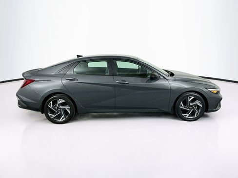 Used 2025 Hyundai Elantra Sport FWD image 10