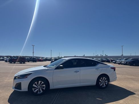 Certified 2025 Nissan Altima 2.5 S image 14