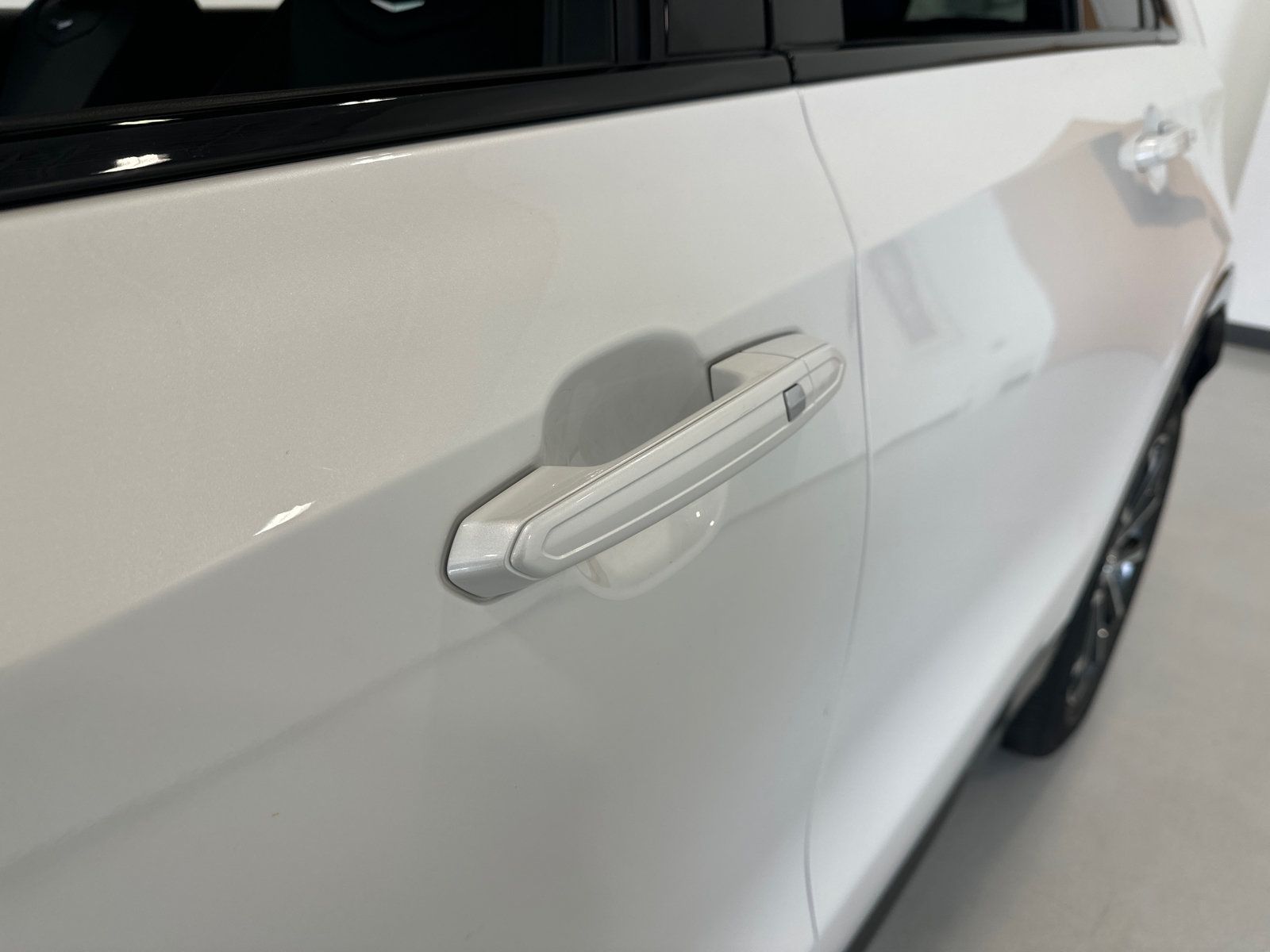 Used 2024 Cadillac XT4 Sport w/ LPO, Floor Liner Package AWD/4WD image 9