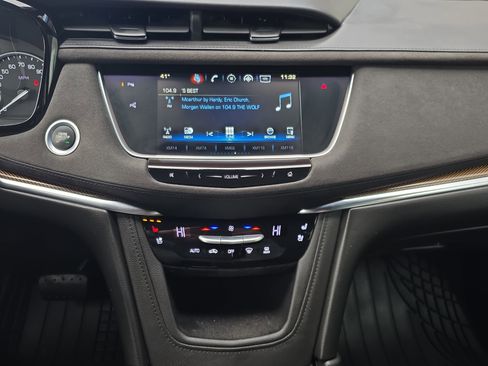 Used 2018 Cadillac XT5 Platinum w/ Driver Assist Package image 30