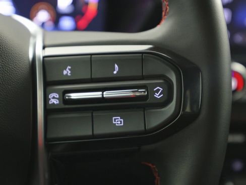 Used 2024 Chevrolet Colorado Z71 w/ Z71 Convenience Package 2 image 18