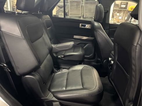 Used 2022 Ford Explorer Limited w/ Limited Technology Package image 28