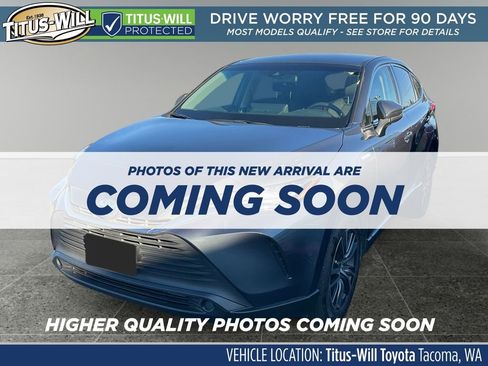 Used 2021 Toyota Venza LE image 2