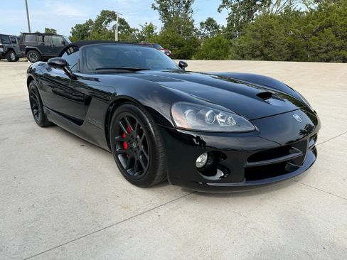 Used 2004 Dodge Viper SRT-10 image 3