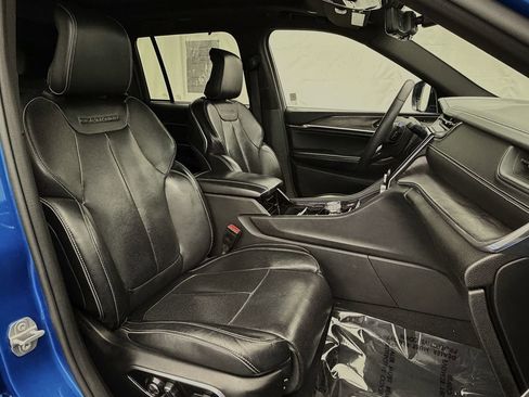 Used 2022 Jeep Grand Cherokee Overland w/ Luxury Tech Group IV image 43