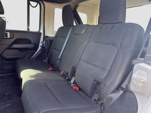 Used 2020 Jeep Wrangler Unlimited Sahara image 10