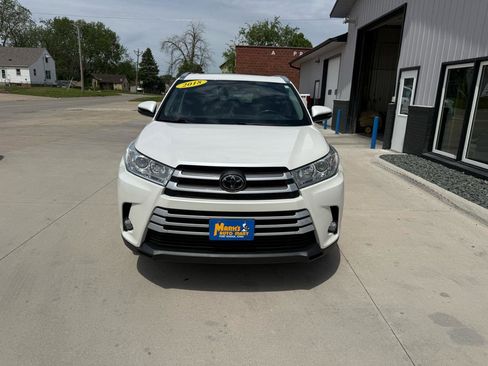 Used 2018 Toyota Highlander XLE AWD/4WD image 2