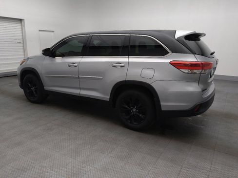 Used 2019 Toyota Highlander LE image 3