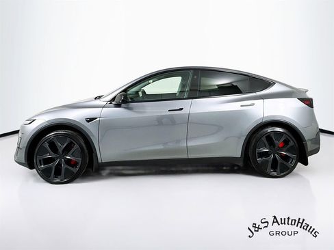Used 2026 Tesla Model Y Performance image 4