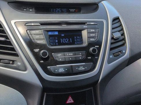Used 2015 Hyundai Elantra SE FWD image 16