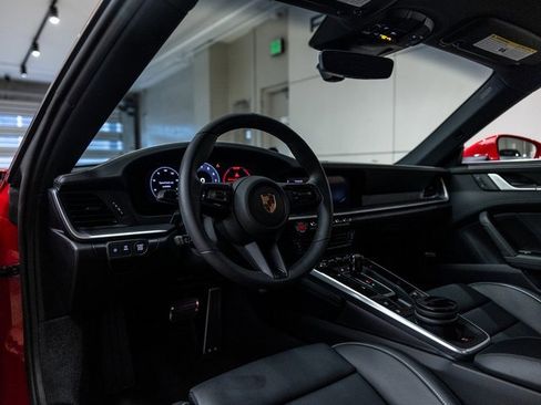 Used 2025 Porsche 911 Carrera image 4