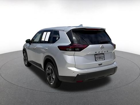 Used 2025 Nissan Rogue SV FWD image 11