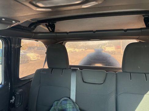 Used 2018 Jeep Wrangler Unlimited Sport S image 9