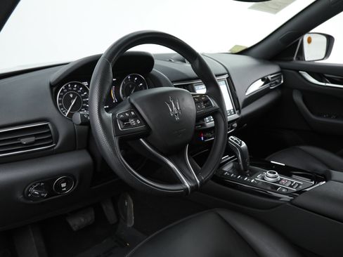Certified 2023 Maserati Levante GT AWD/4WD image 16