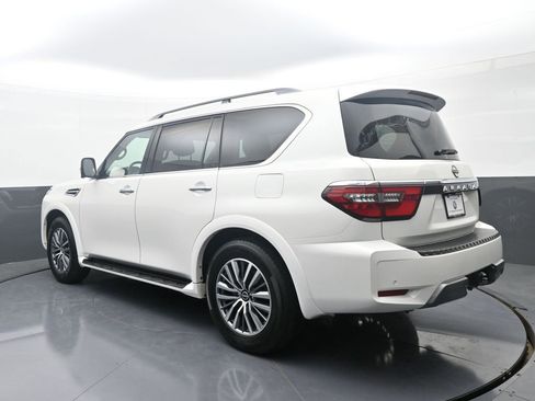 Used 2023 Nissan Armada SL w/ Captain's Chairs Package AWD/4WD image 5
