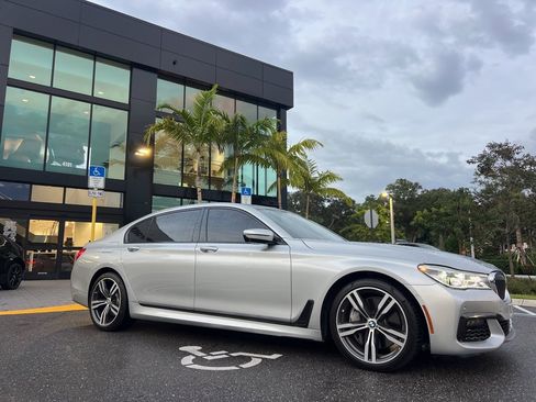 Used 2018 BMW 750i image 10