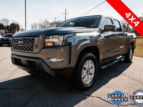 Used 2024 Nissan Frontier SV w/ Technology Package image 3