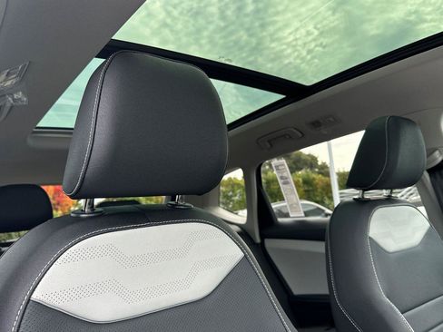 New 2026 Volkswagen Taos SEL image 16