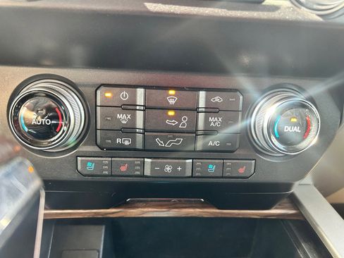 Used 2019 Ford F150 Lariat w/ Equipment Group 502A Luxury image 23