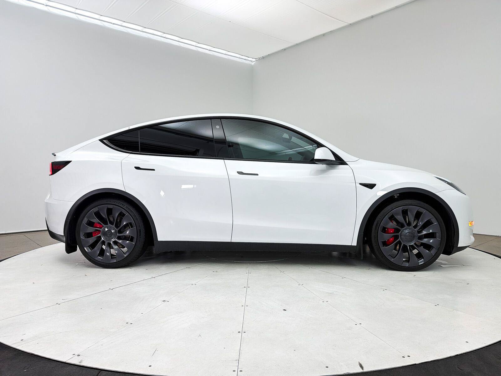 Used 2023 Tesla Model Y Performance AWD/4WD image 27