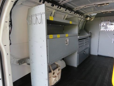 Used 2016 Chevrolet Express 3500 image 85