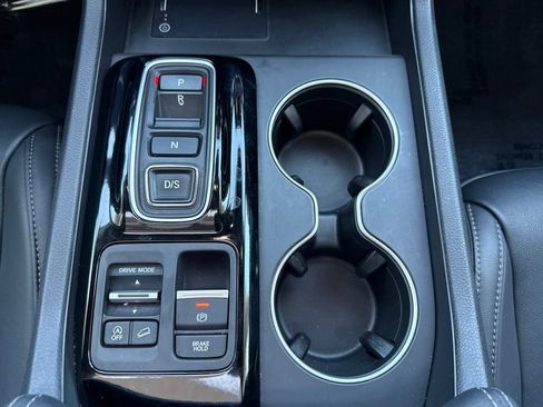 Used 2024 Honda Pilot Touring image 16