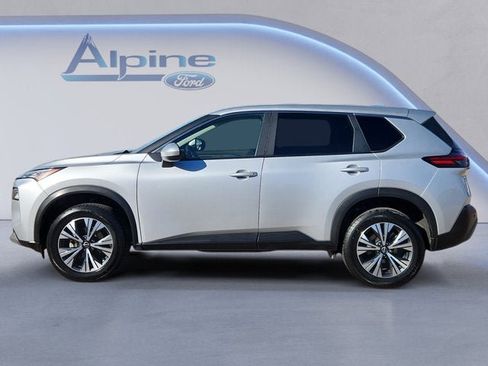 Used 2023 Nissan Rogue SV image 2