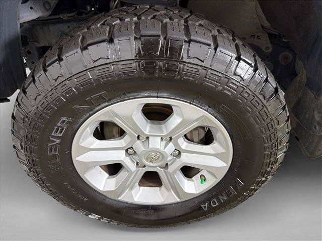 Used 2018 Toyota 4Runner SR5 AWD/4WD image 11