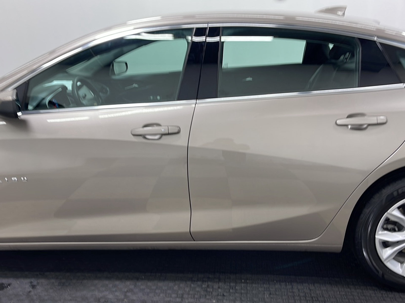 Used 2025 Chevrolet Malibu LT FWD image 13