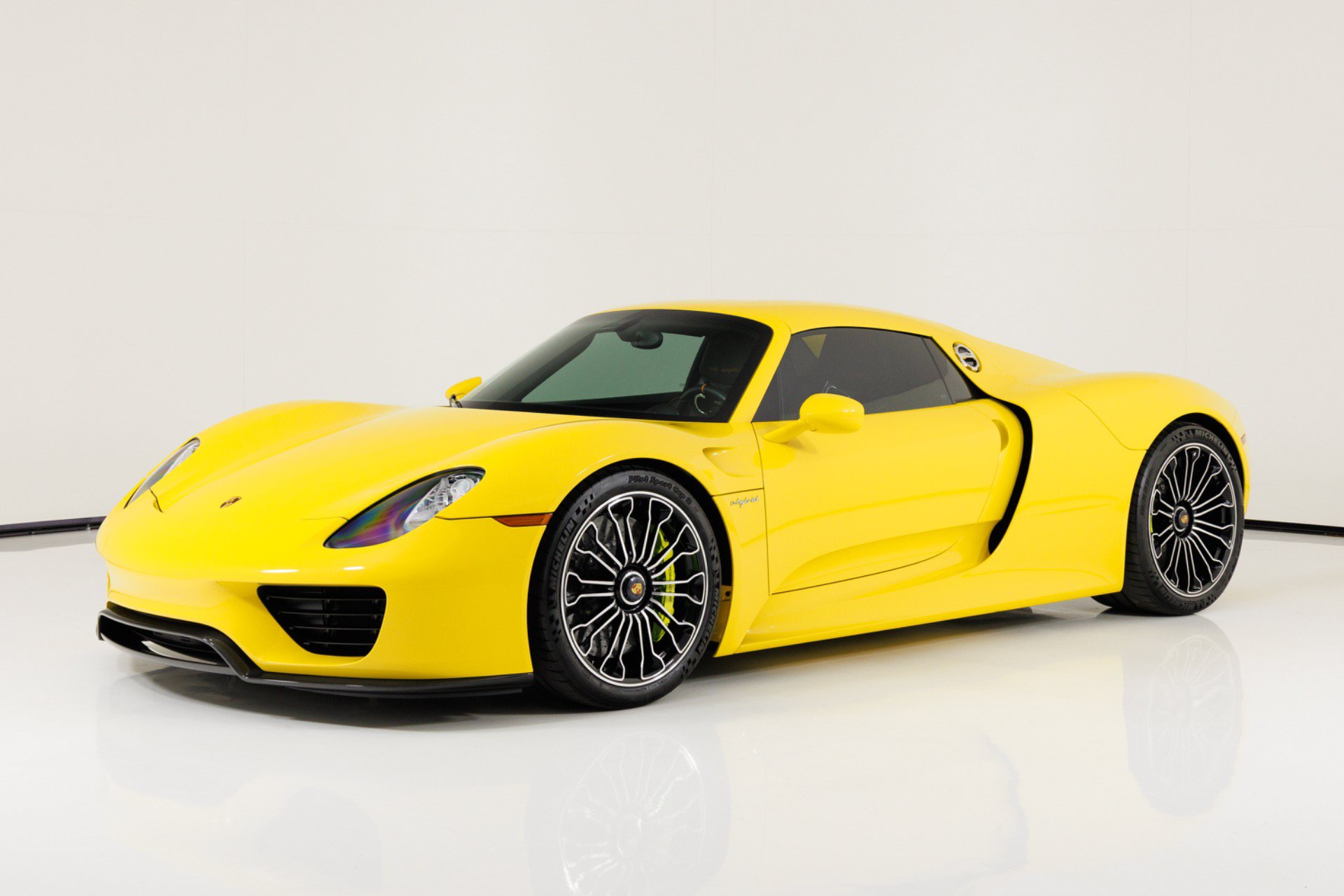Used 2015 Porsche 918 Spyder AWD/4WD image 9