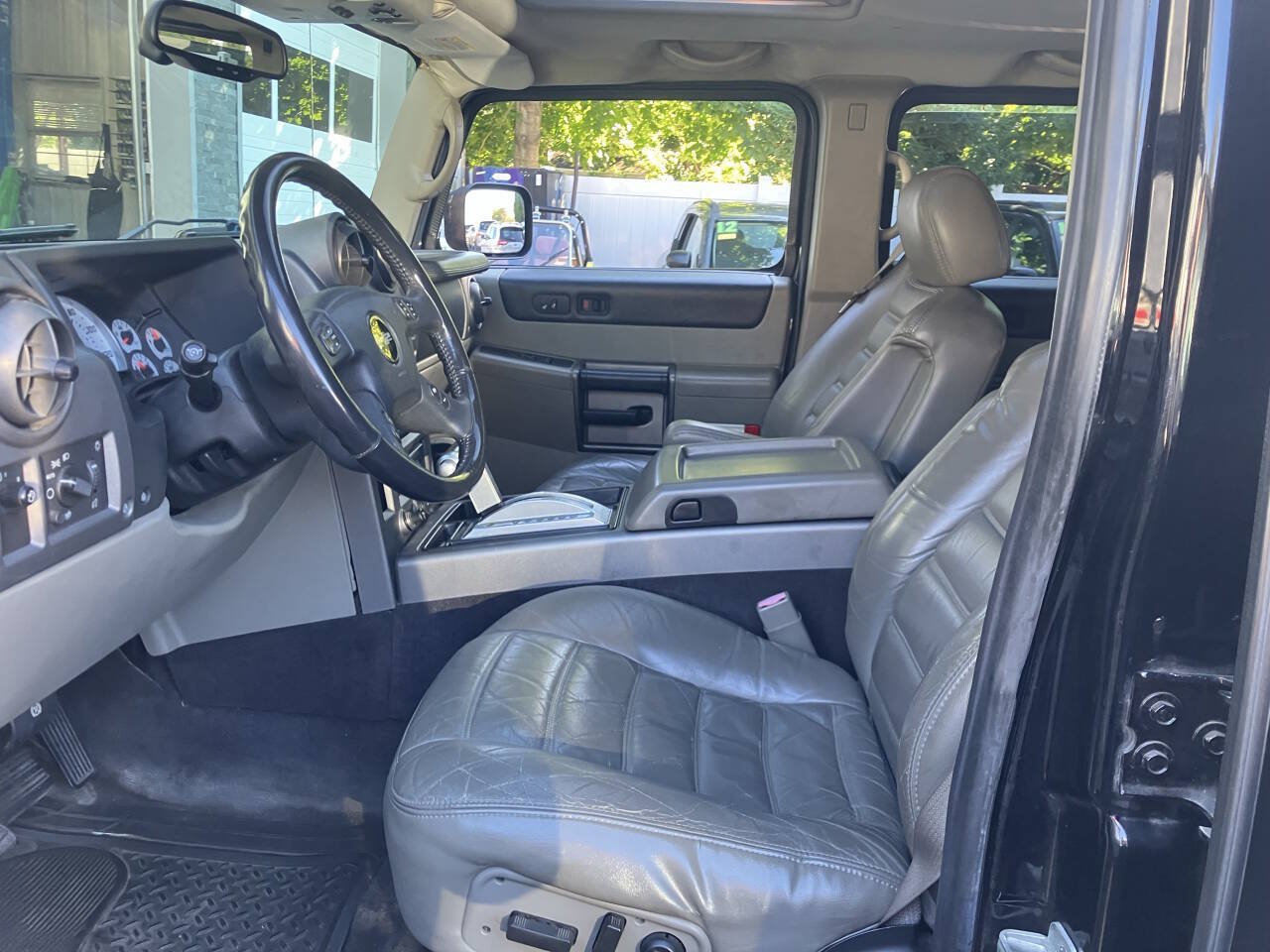 Used 2004 HUMMER H2 w/ Preferred Equipment Group AWD/4WD image 4