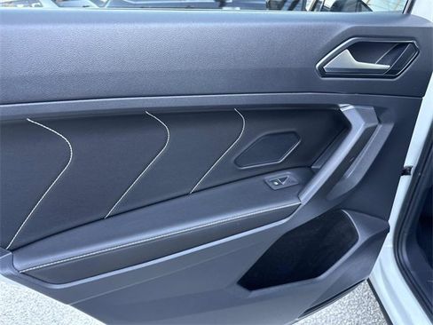 Certified 2022 Volkswagen Tiguan SE R-Line image 10