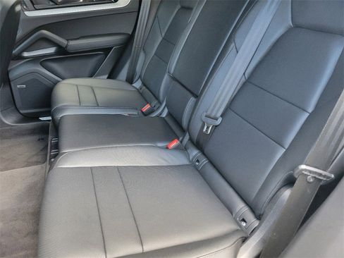 Used 2025 Porsche Cayenne image 12