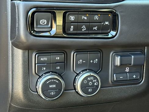 Used 2025 GMC Yukon AT4 Ultimate AWD/4WD image 25