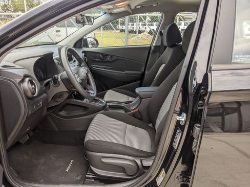 Used 2023 Hyundai Kona SE w/ Cargo Package image 7